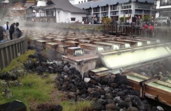 草津温泉　湯畑